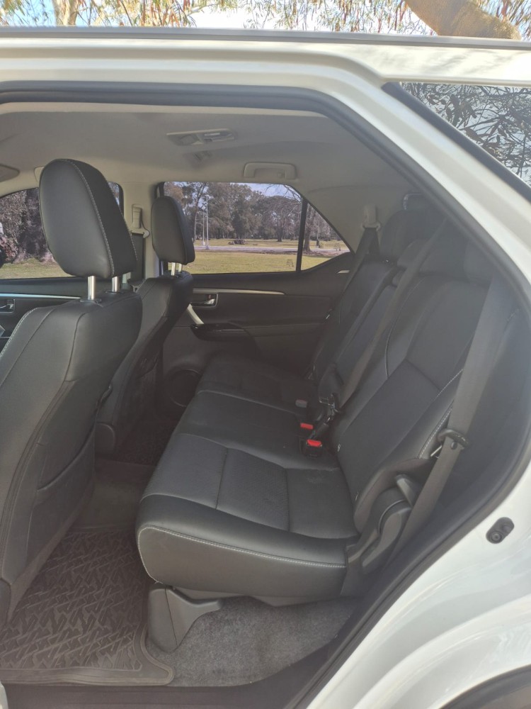 Toyota HILUX SW4 5P 2,8 Diesel Srx 4X4 6AT 7a Har 2025 — foto 8